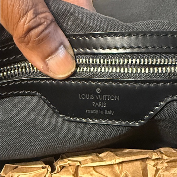 Louis Vuitton Textured Black Briefcase/crossbody bag - Picture 10 of 16